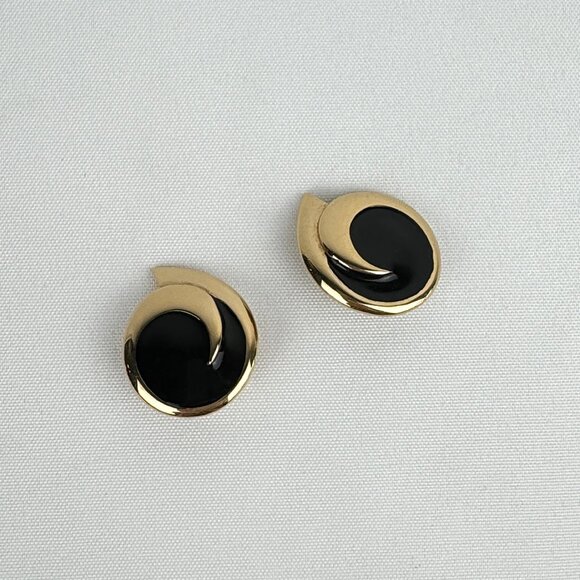 Vintage Monet Gold and Back Enamel Clip On Earrings - Picture 6 of 8